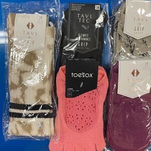 ToeSox Luna Pink No-Show Grip Socks